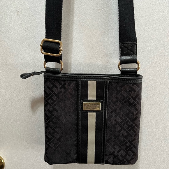 TOMMY HILFIGER Black Canvas with Leather Trim Crossbody Bag/Purse/Tote/Pouch - Picture 2 of 11